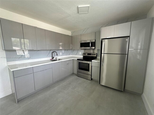 Foto del edificio - 2145-2149 NW 33rd St