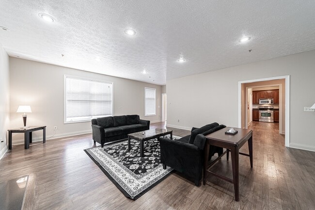 Building Photo - 806 S Bend Ave