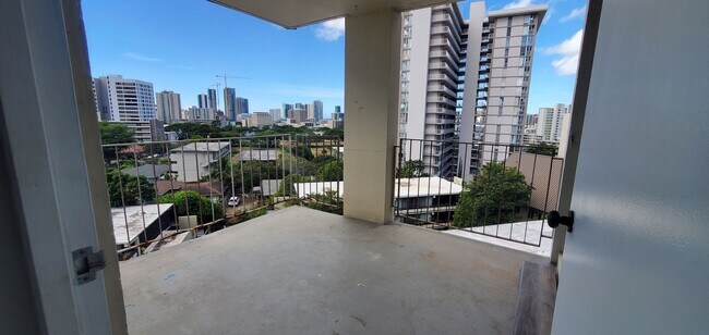 Foto del edificio - 2 bed, 1 bath, 1 parking updated unit in M...