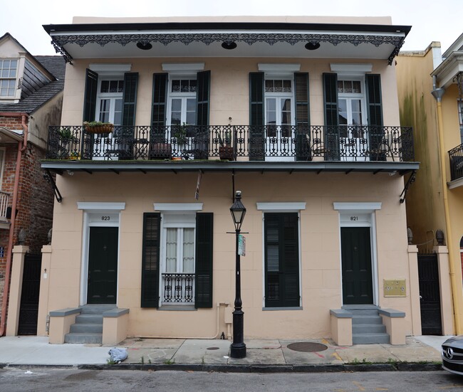 Fachada del edificio - 821 Barracks St