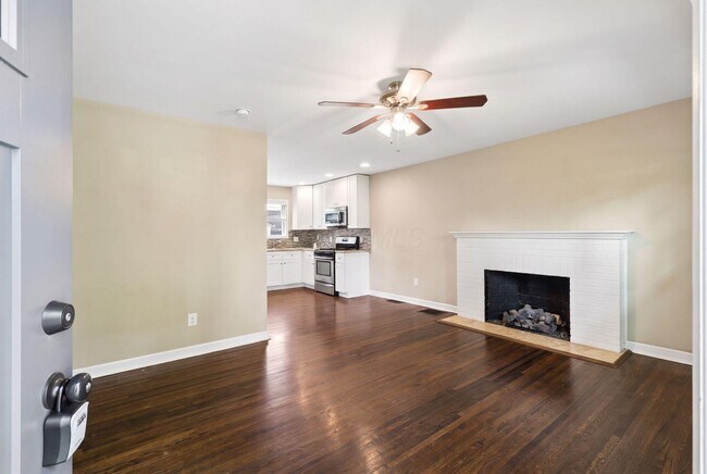 Foto del edificio - 557 E Royal Forest Blvd