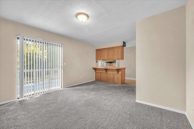 Building Photo - 14995 SW Daphne Ct