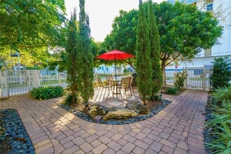 Building Photo - 2425 Flamingo Pl