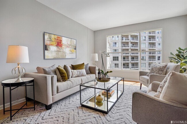 Building Photo - 140 S Van Ness Ave