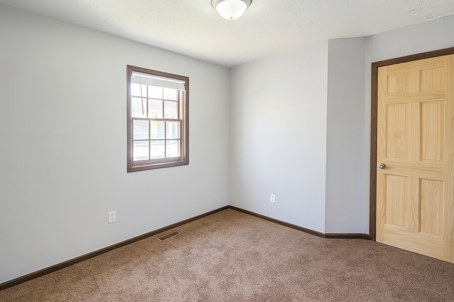 247 7th St Elyria, OH 44035 – photo 2