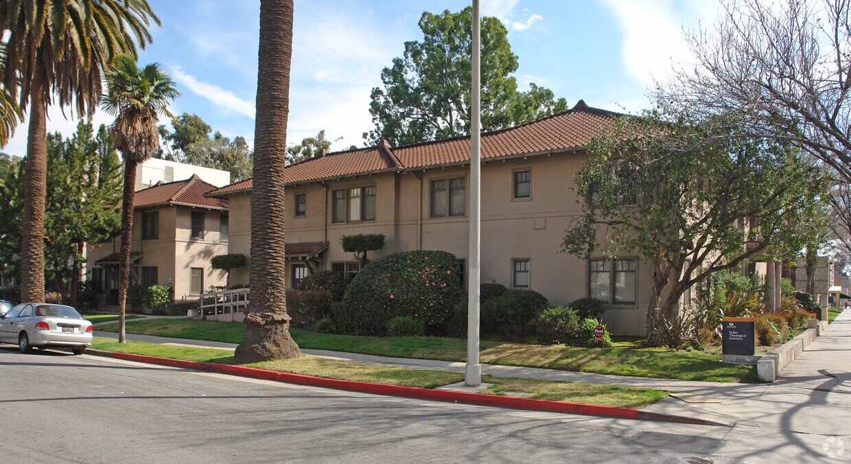 Foto del edificio - 144 Los Robles Ave