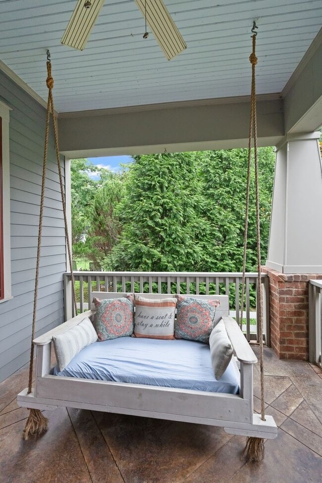 Building Photo - 4-Bed/3.5-Bath Charmer near Historic Downtown Franklin