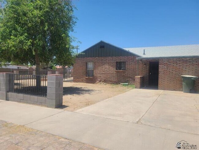 Building Photo - 600 W 20th Pl