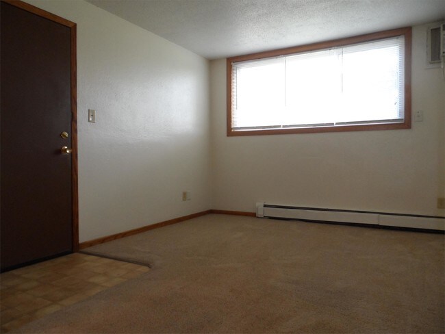 Building Photo - 1210 Robins Rd