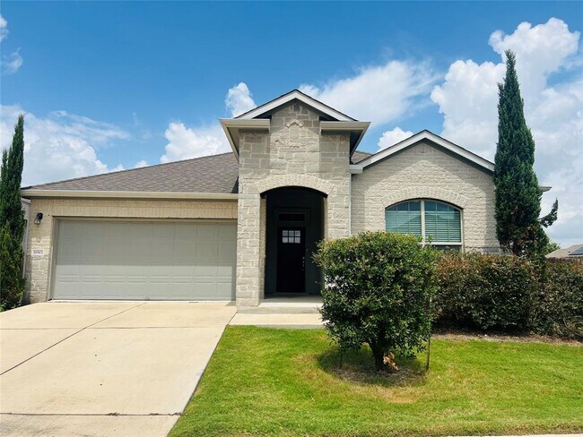Building Photo - 16901 Aventura Ave