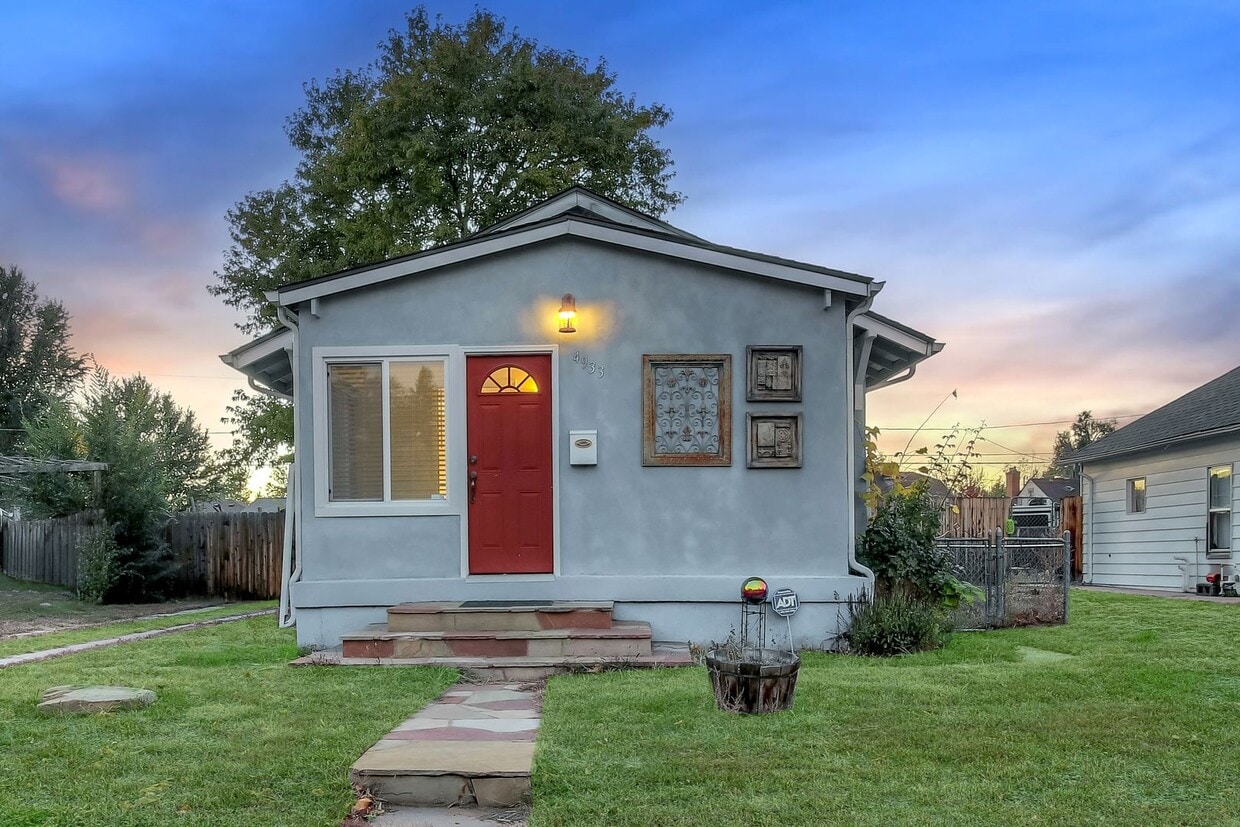 Foto principal - Charming 1924 Bungalow! 3 bedrooms and 1 b...