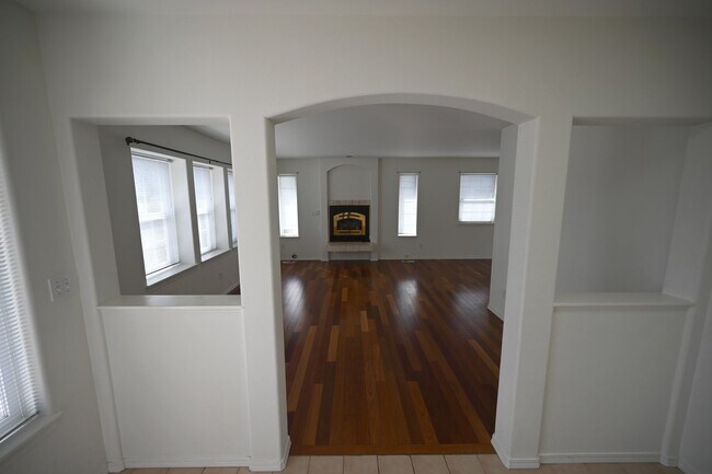 Building Photo - 3 bed 2 bath, close to Carrie Blake Park a...