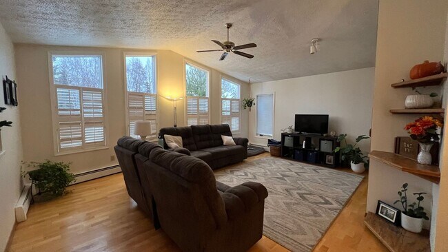 Foto del edificio - Single Family House off Turpin! 3 Bed/2 Ba...