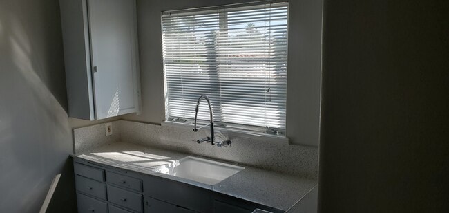 Building Photo - 139 Tamarisk Rd