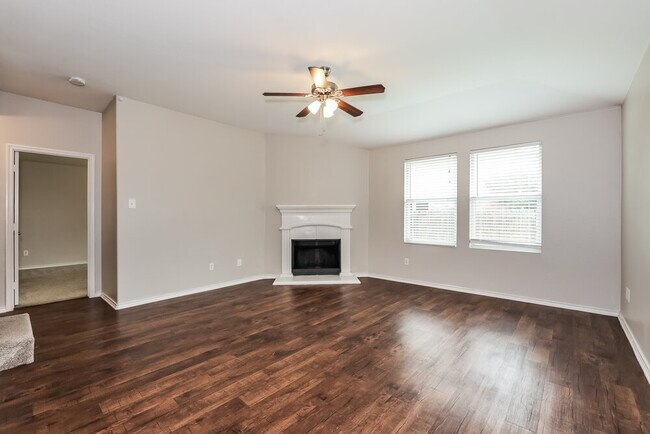 Foto del edificio - 580 Creekbend St