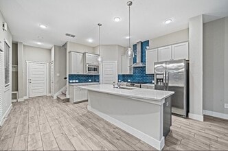 Building Photo - 18619 Admiration Dr