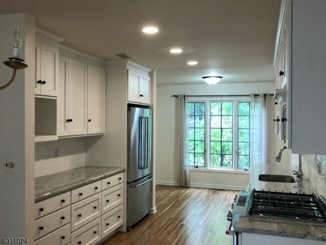 Building Photo - 48 Stonegate Dr