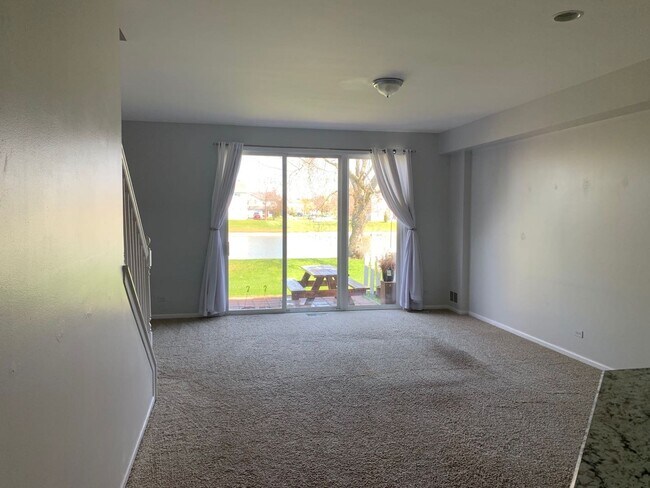 Building Photo - 2813 Stonewater Dr