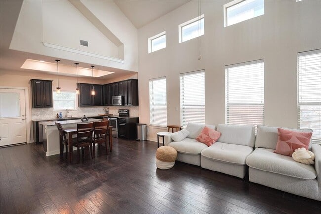 Building Photo - 16104 Travesia Way