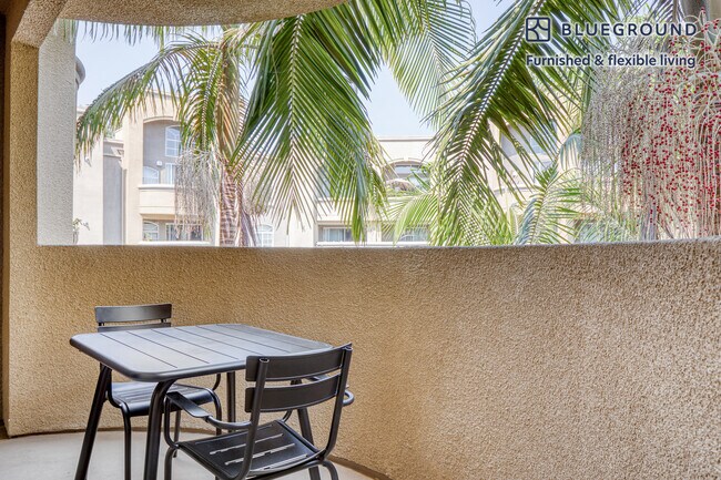 Foto del edificio - 7660 Beverly Blvd