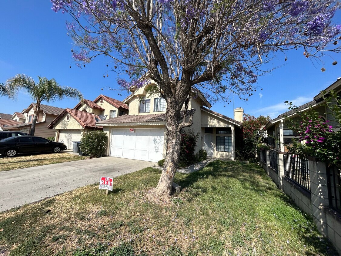 Primary Photo - 1523 Heirloom Ave
