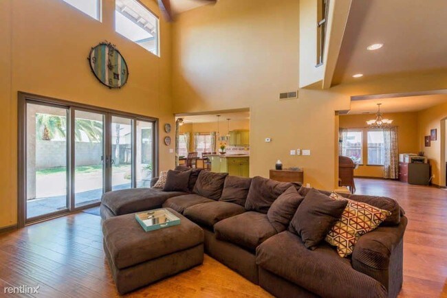 Foto del edificio - 5 br, 4 bath House - 2209 E Lexington Ave