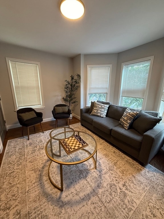 Building Photo - 726 E 2nd St