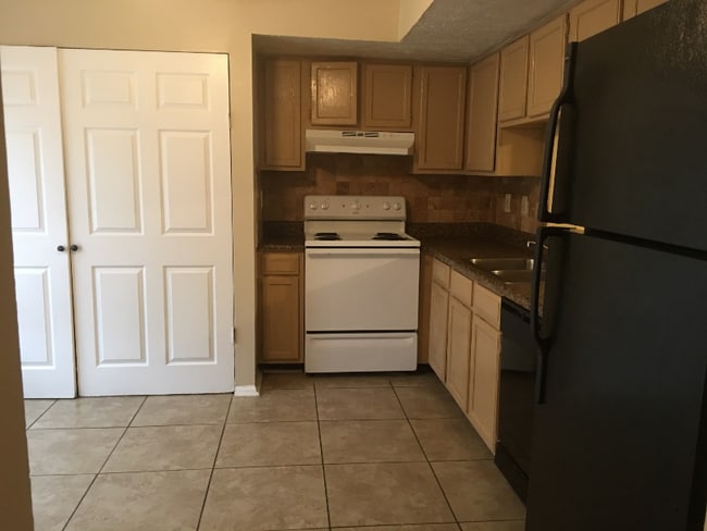 Building Photo - 6479 Meadow Rue Dr