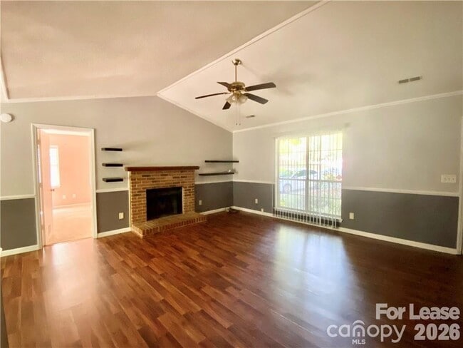Building Photo - 3914 Aster Dr