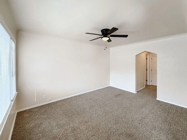 Building Photo - Town Manor Apartments