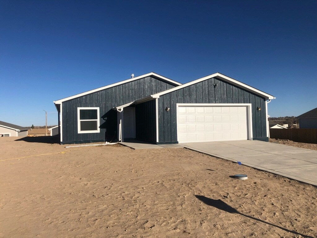 1414 Rivers Run Ave, Pueblo, CO 81001 House Rental in Pueblo, CO