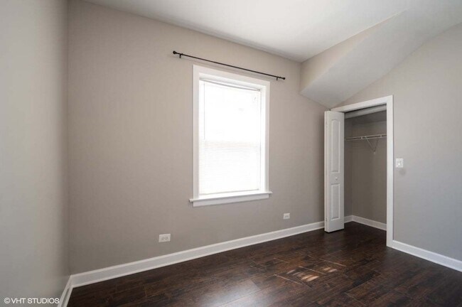 Foto del edificio - 3943 W Addison St