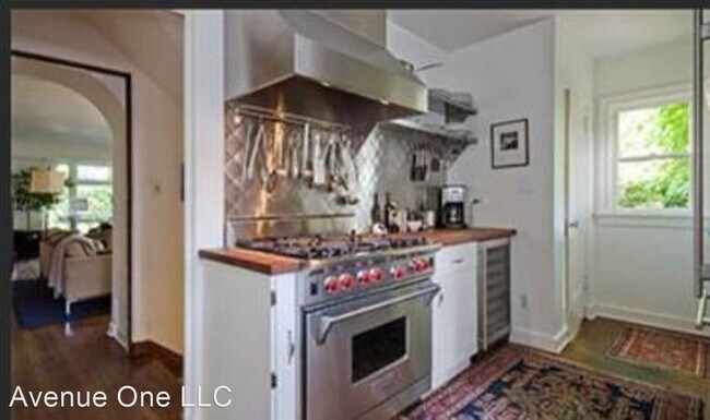 Foto del edificio - 2465 E Lake Washington Blvd