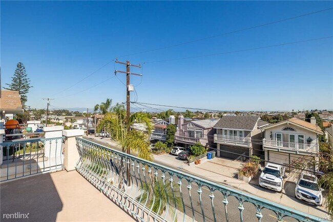 Building Photo - 3 br, 2.5 bath House - 1613 Wollacott St