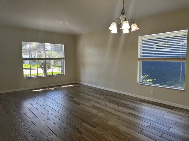 Building Photo - 3145 Dunstable Dr