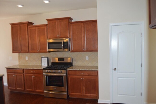 Building Photo - 10323 Rutledge Ridge Dr NW