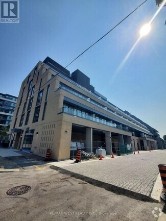 Building Photo - 6-306 Chartwell Rd