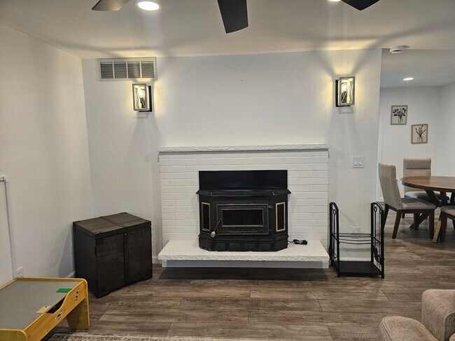 Foto del edificio - Beautifully Renovated 3 Bed/1 Bath Rambler in Lacey Available 6/01/26! Close to JBLM!!!