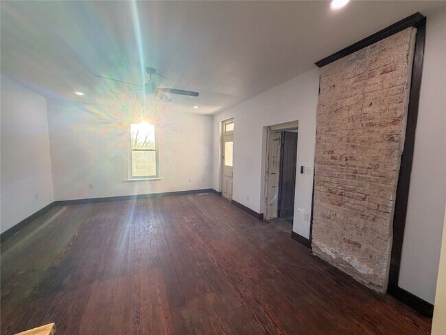 Foto del edificio - 107 E Stone St