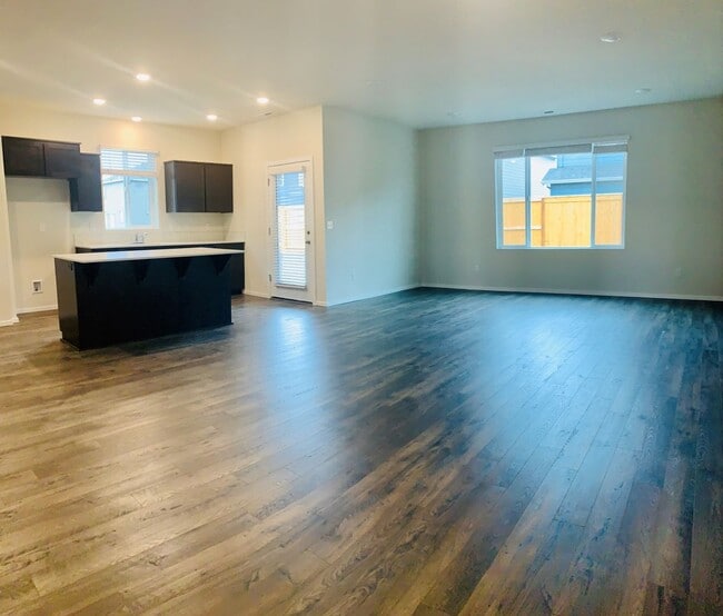 Foto del edificio - 4745 Navigation Ave NE