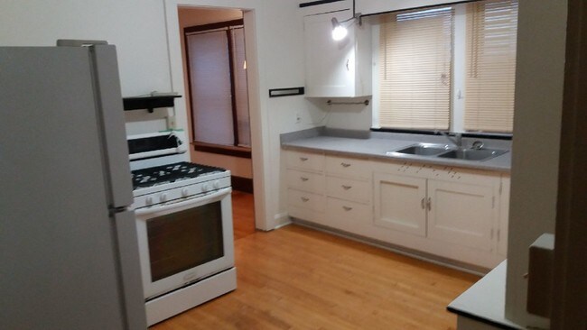 Foto del edificio - 323 W Wilson St