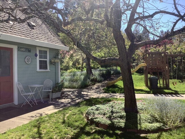 Foto del edificio - FURNISHED 2 bedroom, I bathroom ADU in Seb...