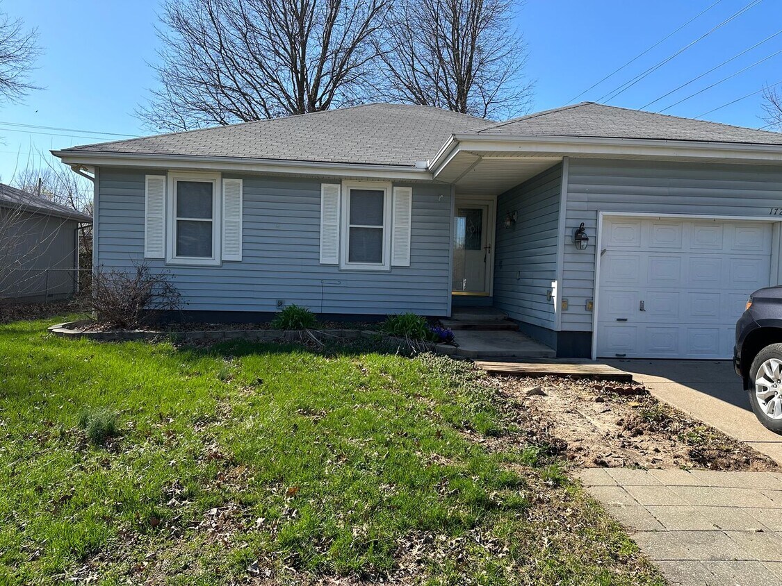 1721-n-lone-pine-ave-springfield-mo-65803-house-rental-in