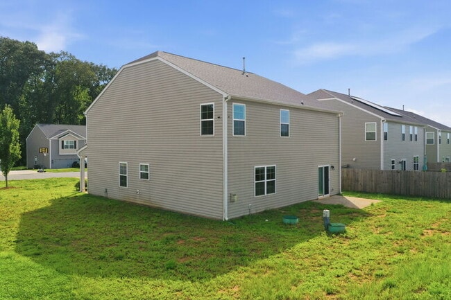 Building Photo - 2509 Summersby Dr