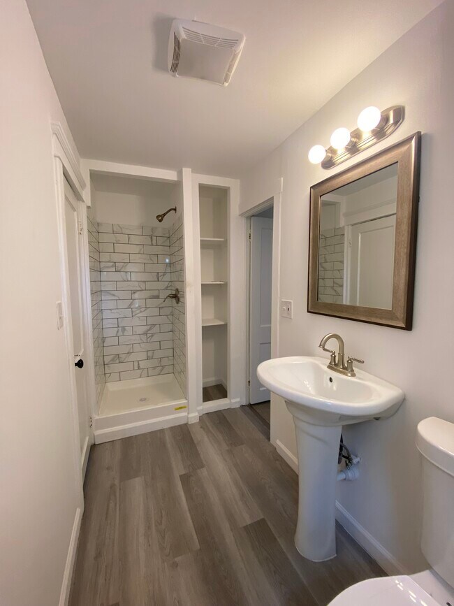 UNIT #1 FLOOR FULL BATH - 133 Fenwick St