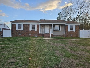 Building Photo - 4011 Old Warwick Rd