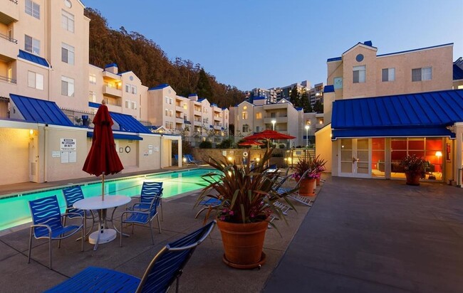 Building Photo - 535 Pierce St