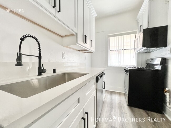 Building Photo - 1518 S Hope St