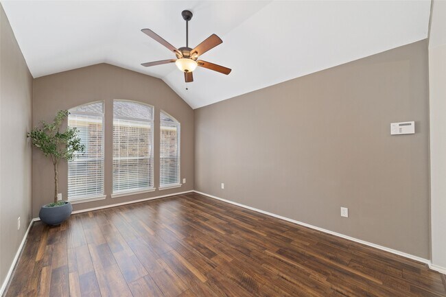 Building Photo - 26006 Palmdale Estate Dr