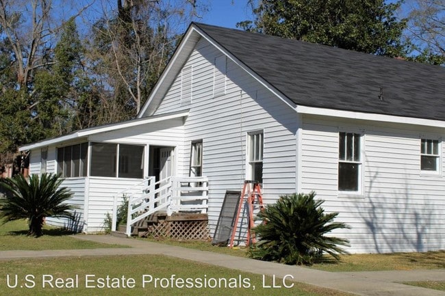 Building Photo - 4 br, 2 bath House - 304 E Memorial Drive